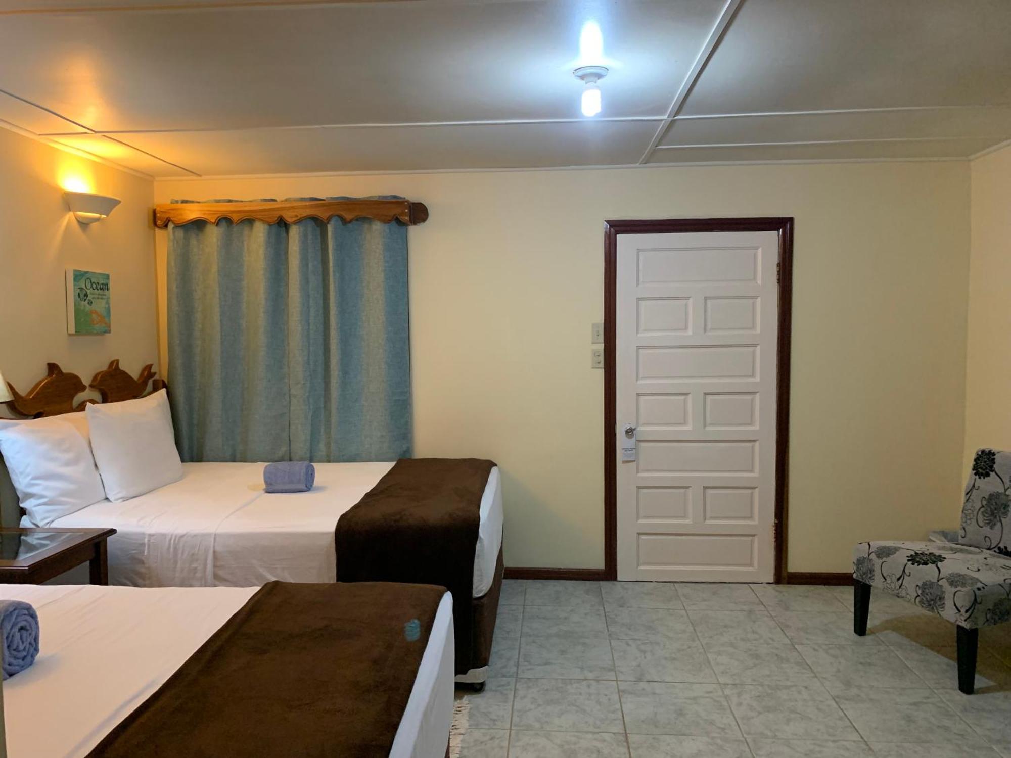 Blue Marlin Beach Resort Dangriga Oda fotoğraf